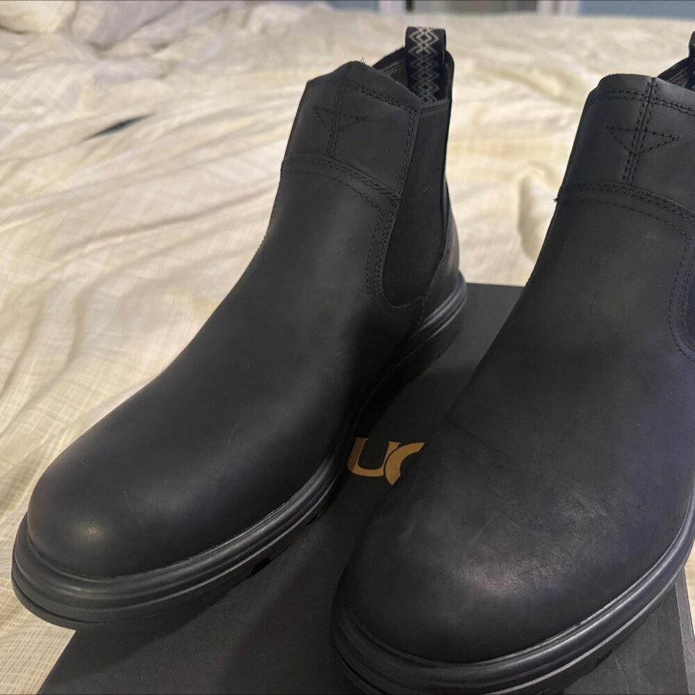 UGG mens M Biltmore Chelsea Black boots size 9